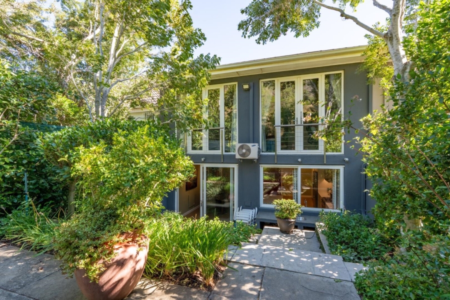 3 Bedroom Property for Sale in Vredehoek Western Cape